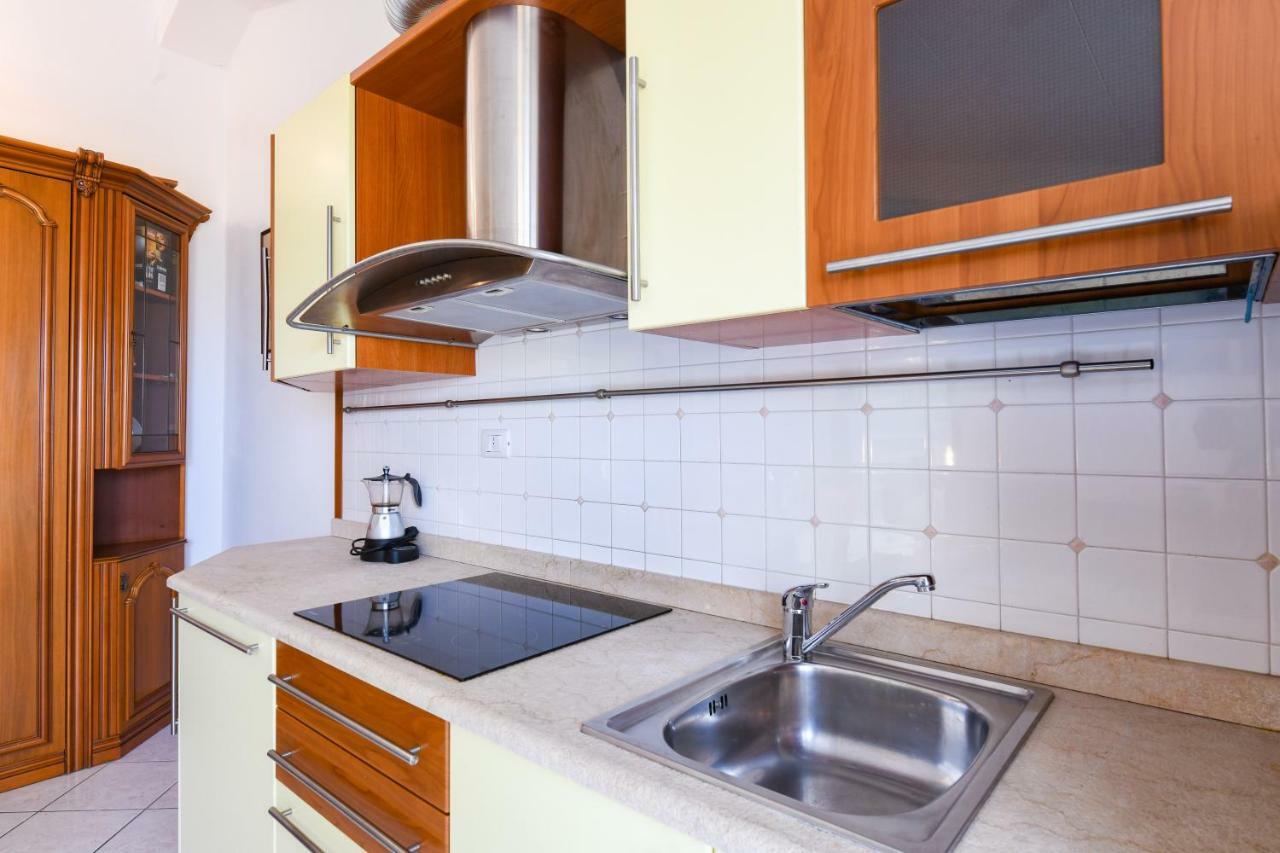 Sarno Apartments Caravaggio 시르미오네 외부 사진