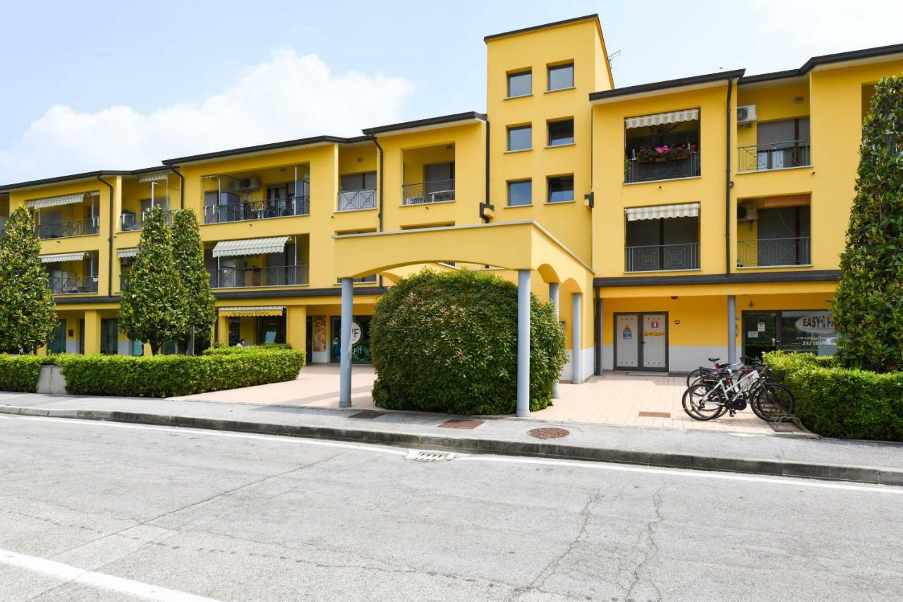 Sarno Apartments Caravaggio 시르미오네 외부 사진