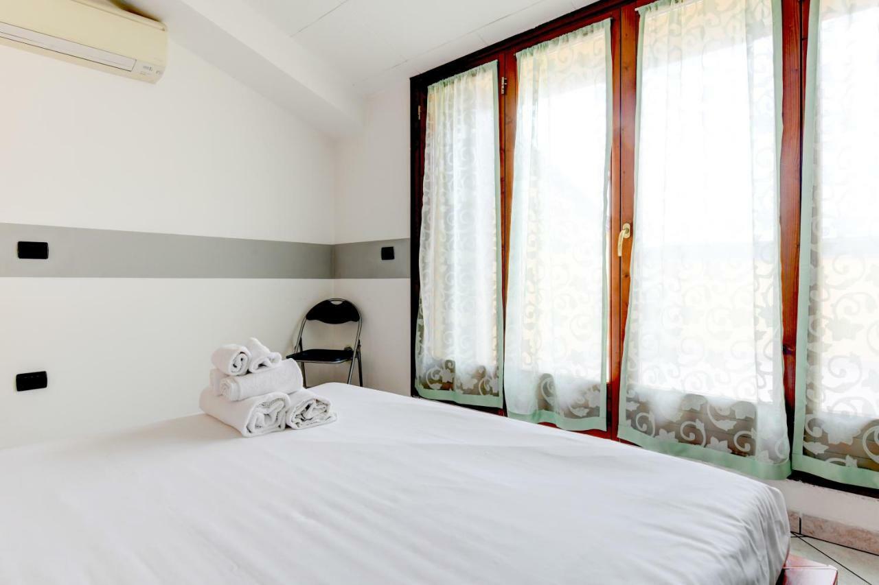 Sarno Apartments Caravaggio 시르미오네 외부 사진