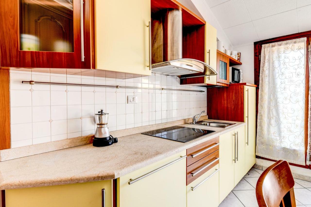 Sarno Apartments Caravaggio 시르미오네 외부 사진