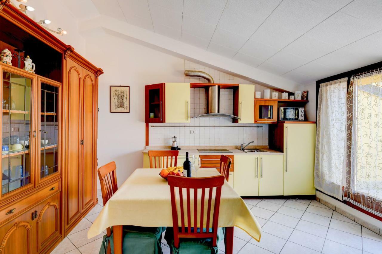 Sarno Apartments Caravaggio 시르미오네 외부 사진