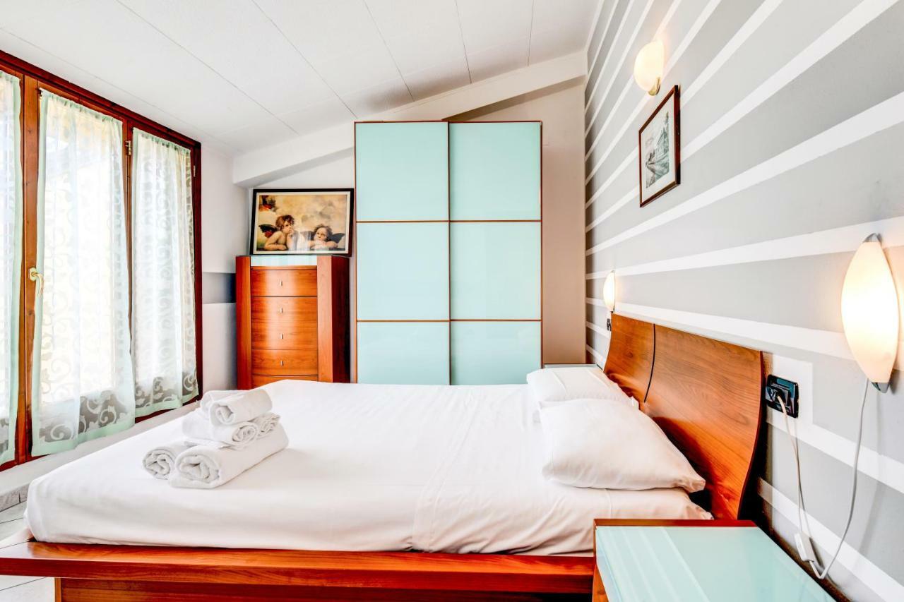 Sarno Apartments Caravaggio 시르미오네 외부 사진